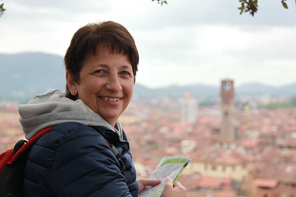 Gina Mom in Lucca bij de Torre Guinigi